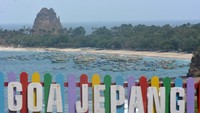 Kini pantai tersebut tampak sepi oleh aktivitas wisatawan.