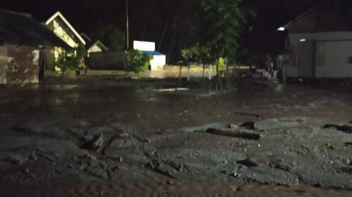 Banjir kumpur di dua desa di Sigi
