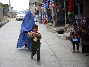 Taliban Kembali Berkuasa, Wanita Afghanistan Ketakutan Serbu Toko Burqa