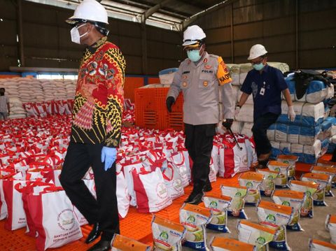 Paket bansos dari pemerintah pusat untuk warga terdampak COVID-19.