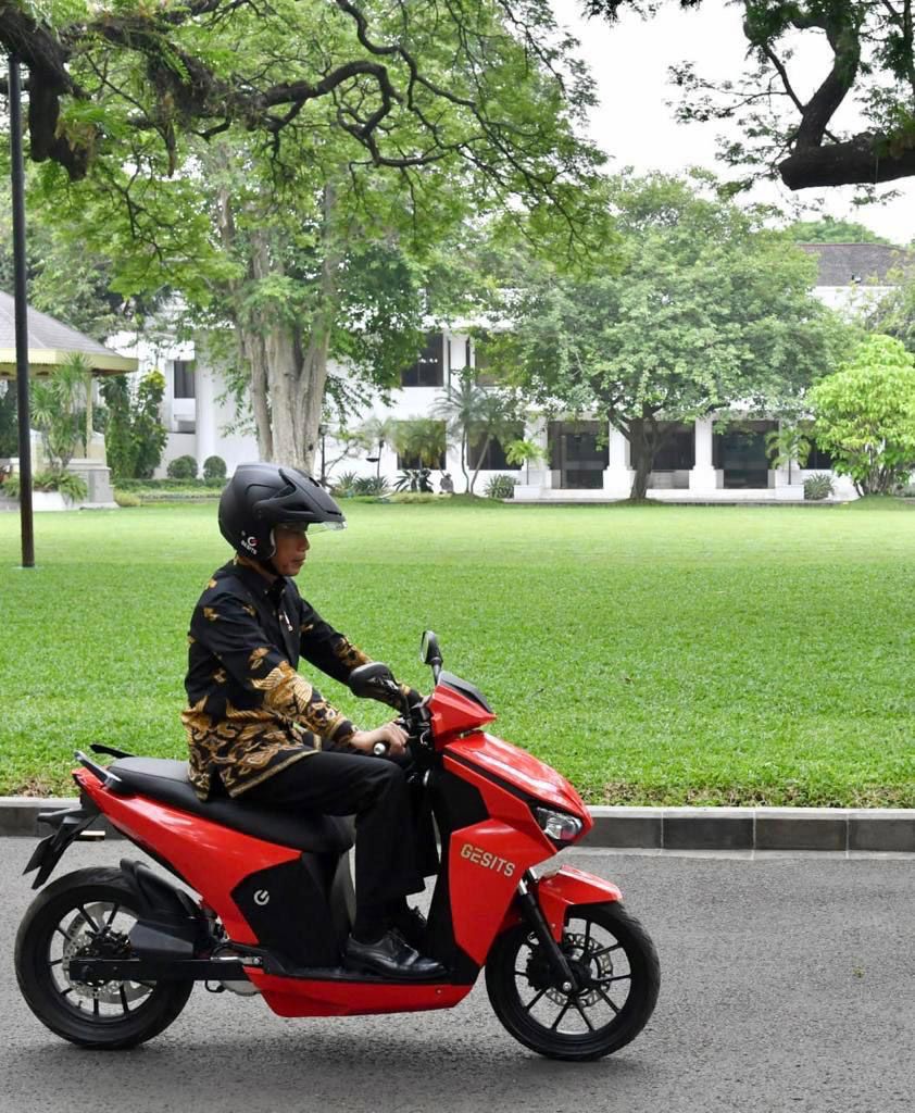 5 Fakta Motor Listrik Jokowi Yang Laku Rp 2 55 Miliar