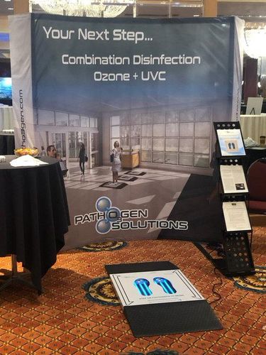 Alat sanitizer sepatu untuk menghilangkan virus dari sol sepatu.