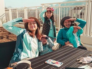 5 Momen Seru Kimbab Family Bikin Seblak dan Es Cendol di Korea
