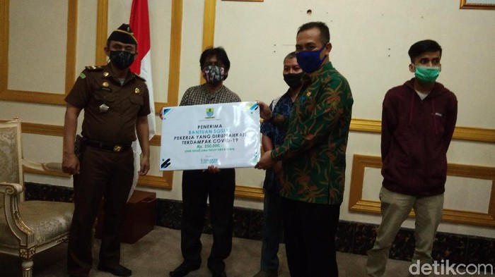 Pemkot cirebon bantu korban phk