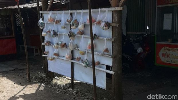 Warung gratis di tengah pandemi Corona di Playen, Gunungkidul, Sabtu (16/5/2020).