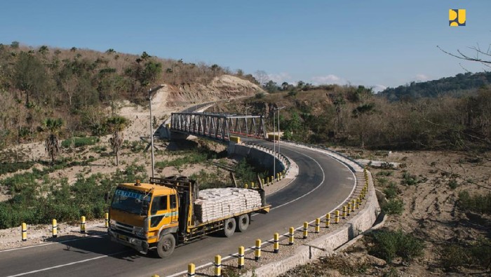 Jalan di perbatasan NTT-Timor Leste