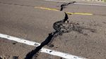 Jalan Retak Akibat Gempa M 6,5 di Nevada