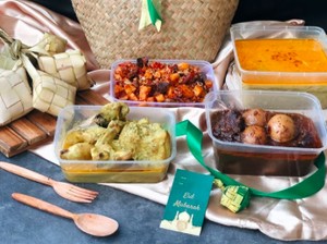 Praktis! Di 5 Tempat Ini Ada Hampers Ketupat dengan Aneka Lauk
