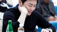 Dikenal membintangi banyak serial drama hingga musikal, Jo Jung Suk kini tengah menjadi pembicaraan hangat karena berperan di drama populer Hospital Playlist. Foto: Istimewa