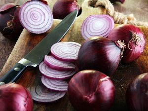 Manfaat Bawang Merah untuk Kesehatan, Bisa Gantiin Kerokan Lho!