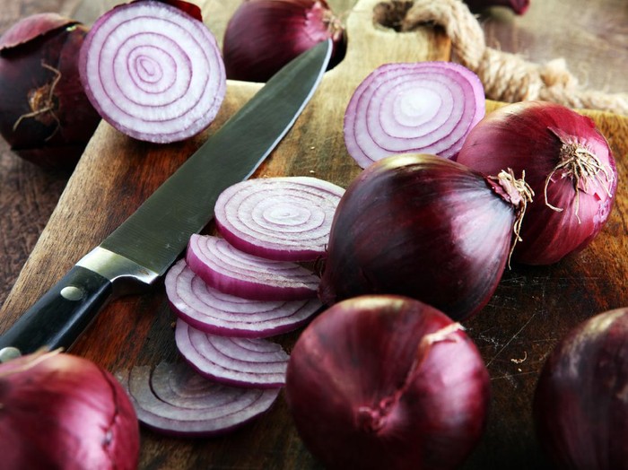 Red onions circles and red onions on board