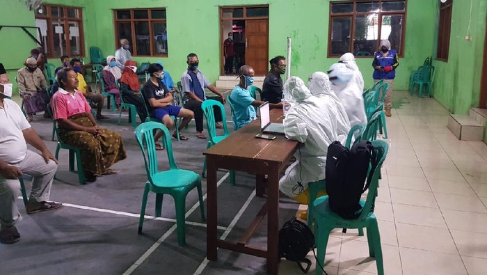 Warga desa di pangandaran rapid test
