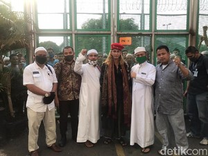 Dijemput Keluarga dan Alumni 212, Bahar bin Smith Pulang ke Ponpes