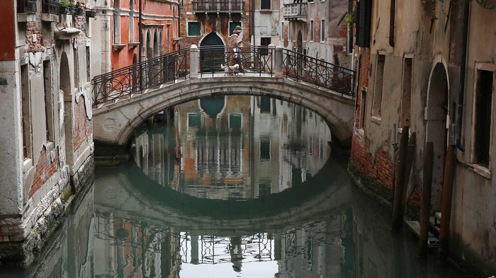 Pemerintah Italia akan membuka industri pariwisata awal Juni. Pembukaan tersebut cukup melegakan pelaku industri pariwisata yang telah melewati masa sulit lockdown COVID-19 sejak awal Maret. (AP Photo/Antonio Calanni)