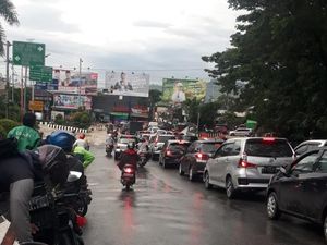 Banjir Setinggi 80 Cm, Akses Jalan Samarinda-Kukar Macet Hingga 3 Km