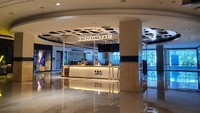 Mal ini masih beroperasi secara terbatas. Hanya beberapa tenant di lantai lobi yang masih beroperasi.