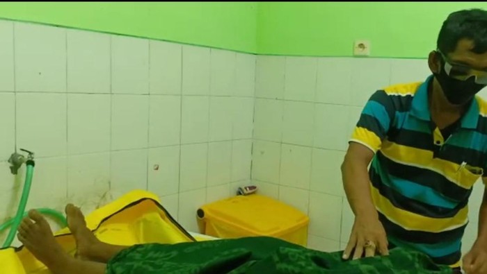 jenazah perampok di kamar mayat RSUD Waluyo Jati Kraksaan