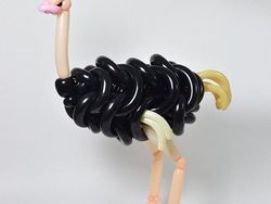 Dari Balon Seniman Ini Ciptakan Karya Super Keren