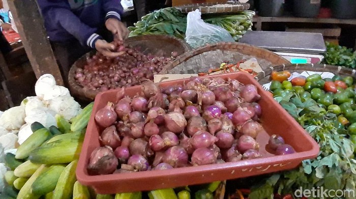 Harga daging ayam dan bawang merah di Sumedang naik jelang lebaran