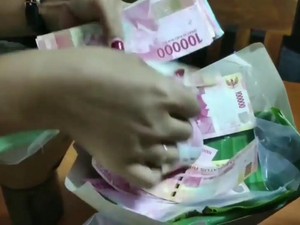 Viral Juragan Tas Pasuruan Bagi Nasi Bungkus Isi Uang Rp 1 Juta