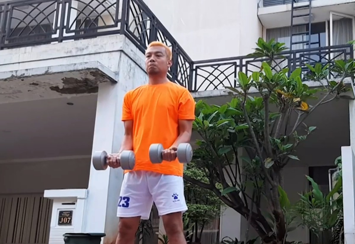Tetap Sehat dan Bugar di Bulan Ramadhan ala Hamka Hamzah (Youtube/Shopee)