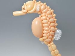 Dari Balon Seniman Ini Ciptakan Karya Super Keren