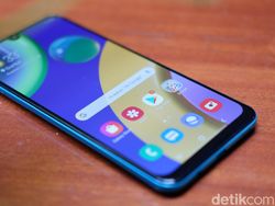 Unboxing Galaxy M21, Ponsel Baterai Jumbo Rp 3 Juta