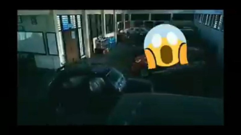 mobil maju-mundur sendiri mobil maju-mundur sendiri