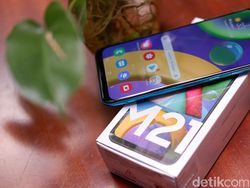 Unboxing Galaxy M21, Ponsel Baterai Jumbo Rp 3 Juta