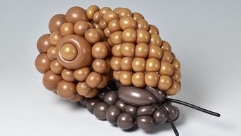 Sebagai seorang anak, saya memelihara serangga sebagai hewan peliharaan, jadi saya memiliki ikatan emosional dengan karya seni bertema serangga saya. tambahnya. (Foto: Instagram/Masayoshi Matsumoto)