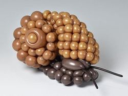 Dari Balon Seniman Ini Ciptakan Karya Super Keren