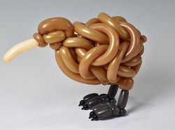 Dari Balon Seniman Ini Ciptakan Karya Super Keren