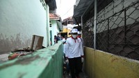 Sandiaga Uno Bareng GKC Jokowi, kembali menyusuri gang-gang sempit Ibu kota untuk mencari masyarakat yang benar-benar terdampak dan membutuhkan bantuan. Seperti pedagang Mie Ayam dan Manusia Gerobak di Jaksel ini. dok. Relawan Indonesia Bersatu Lawan COVID-19