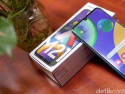 Unboxing Galaxy M21, Ponsel Baterai Jumbo Rp 3 Juta