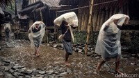 Banyak pihak yang pro dan konta dengan ditutupnya Baduy dari umum, karena Baduy dinilai dapat memberikan banyak pelajaran bagi masyarakat umum yang ingin lebih mendekatkan diri kepada alam. Rafida Fauzia/detikcom  