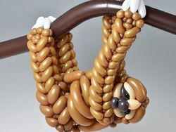 Dari Balon Seniman Ini Ciptakan Karya Super Keren