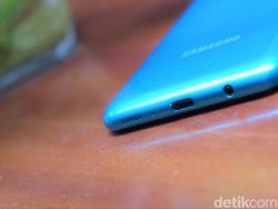 Unboxing Galaxy M21, Ponsel Baterai Jumbo Rp 3 Juta