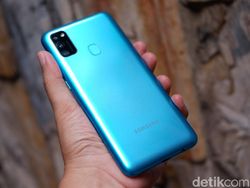 Unboxing Galaxy M21, Ponsel Baterai Jumbo Rp 3 Juta