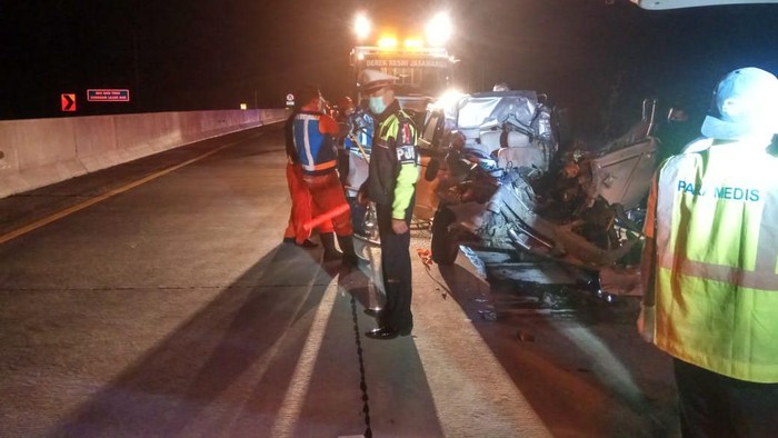 kecelakaan di tol pandaan-malang