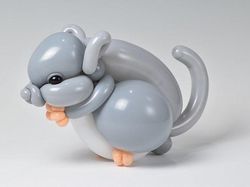 Dari Balon Seniman Ini Ciptakan Karya Super Keren