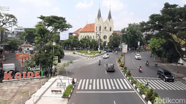 Jalanan di kota Malang lengang di hari pertama PSBB