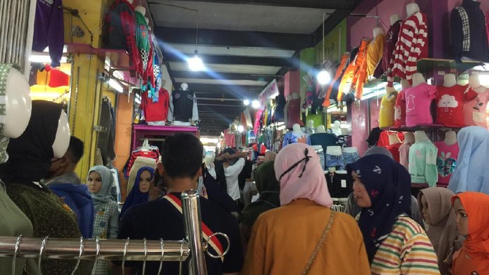 Warga Garut mulai berburu baju menjelang lebaran