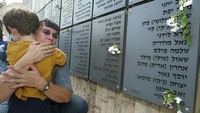 Pasalnya akibat serangan udara dadakan Israel, Mesir telah kehilangan 2/3 jet-jet tempurnya sehingga benar-benar jadi sangat marah. Selain itu pada 6 Oktober 1973, Israel baru merayakan hari besar keagamaan Yahudi yang dikenal dengan Yom Kippur, sehingga juga membuat militer Israel secara keseluruhan sedang tidak siaga. Orel Cohen-Pool/Getty Images