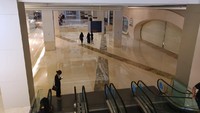Meski mayoritas tenant yang beroperasi ada di lantai lobi, tapi lantai lainnya masih dapat diakses oleh pengunjung.