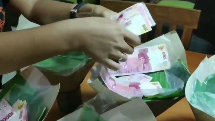 viral juragan tas pasuruan bagi nasi bahagia isi uang Rp 1 juta