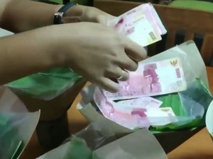 Juragan Tas yang Bagi Nasi Bungkus Isi Uang Rp 1 Juta Ngaku Tak Cari Pujian