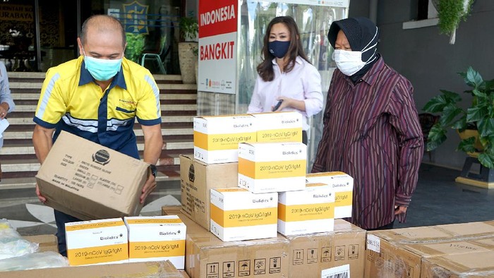 pemkot surabaya terima alkes