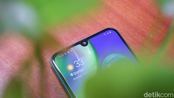 Mengadopsi Infinity U Display di mana menjadi tempat kamera selfie 20 MP. Foto: Adi Fida Rahman/detikINET