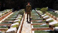 Dengan demikian, kemenangan militer negara-negara Arab seperti Mesir yang pernah memukul mundur pasukan Israel dalam Operation Badr, tidak hanya berlangsung singkat tapi jangka panjang. Bahkan bisa selamanya. Daniel Bar-On/AFP via Getty Images
