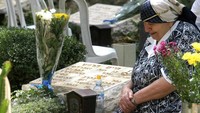Kapal-kapal Mesir pengangkut alat penyemprot air bertekanan tinggi bahkan dengan mudah menjebol benteng Bar Lev Line, disusul mundurnya pasukan Israel yang hanya bisa melawan sebisanya. Selain itu pada 6 Oktober 1973, Israel baru merayakan hari besar keagamaan Yahudi yang dikenal dengan Yom Kippur, sehingga juga membuat militer Israel secara keseluruhan sedang tidak siaga. Galin Tibbon/AFP via Getty Images